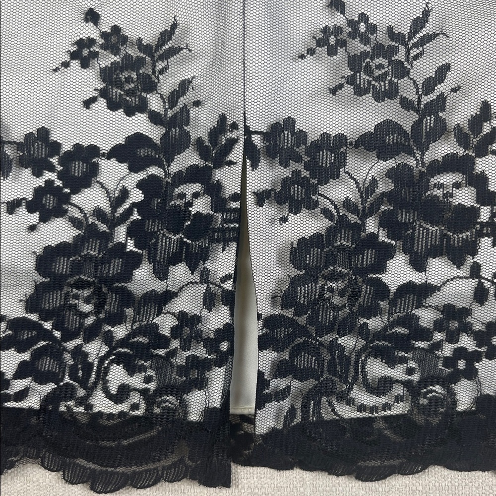 White House Black Market Black and White Dress with lace overlay NWT
Size: 2 - Picture 4 of 6